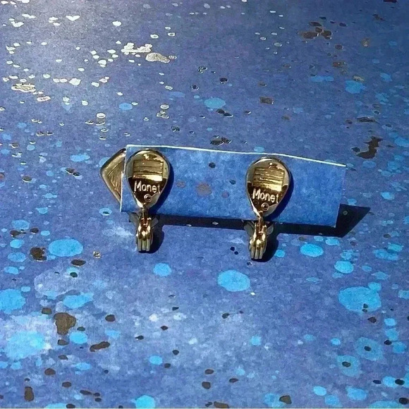 Monet signed gold tone V -Shape Earrings Smooth& Textured Art Decor Clip on 3/4” - Picture 4 of 4
